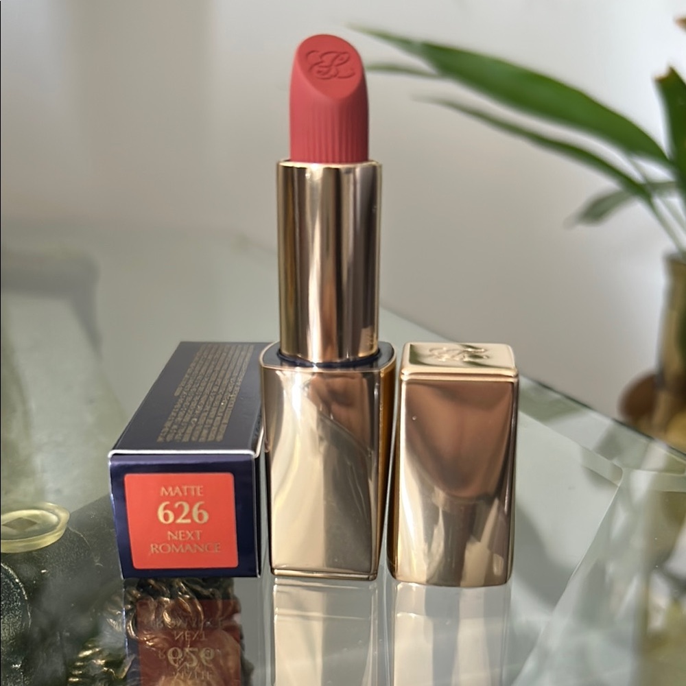 Estée Lauder Matte in Next Romance